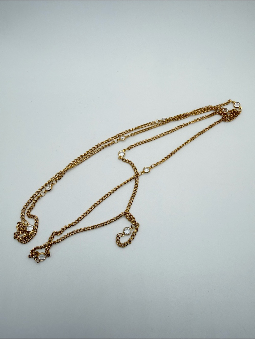 36" VTG dainty gold tone metal necklace w/ 4mm faceted bezel crystals!